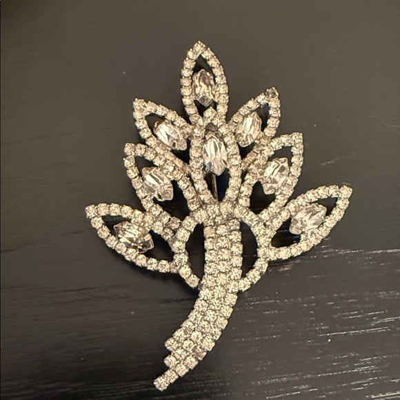 Jewelry - Art deco paste rhinestone brooch